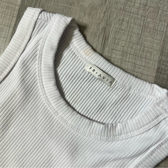 BRIAVIA BRIDGEWATER RIBBED TANK White Ribbed Tank Top Medium - Picture 9 of 16